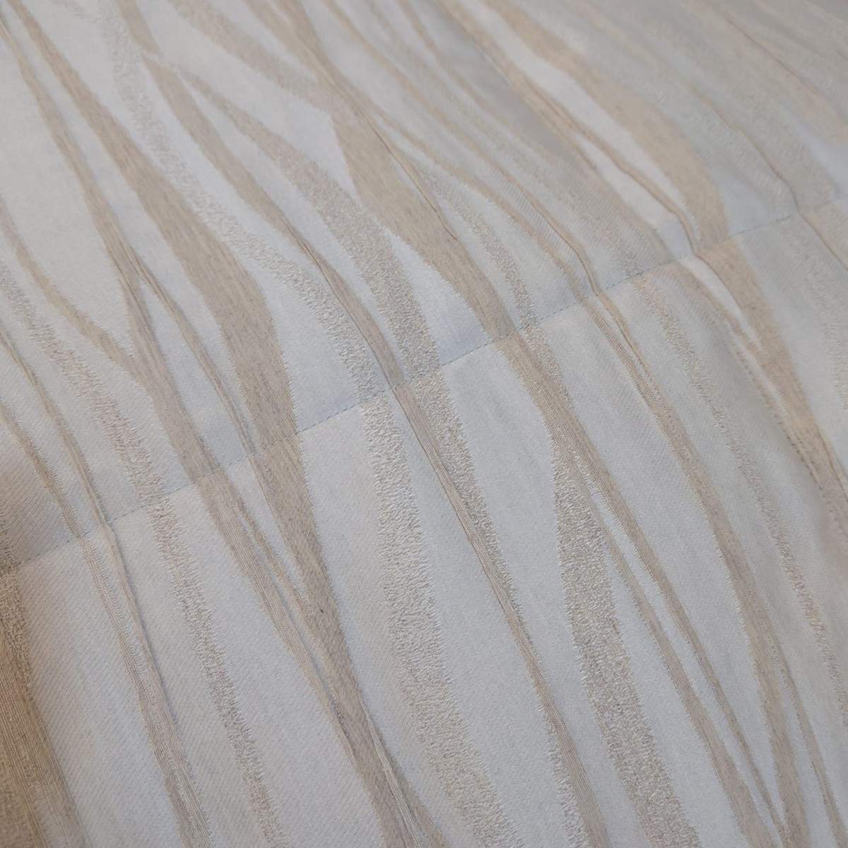 Trapunta Fantasia Medium 270x260 – dettaglio onde chiaro